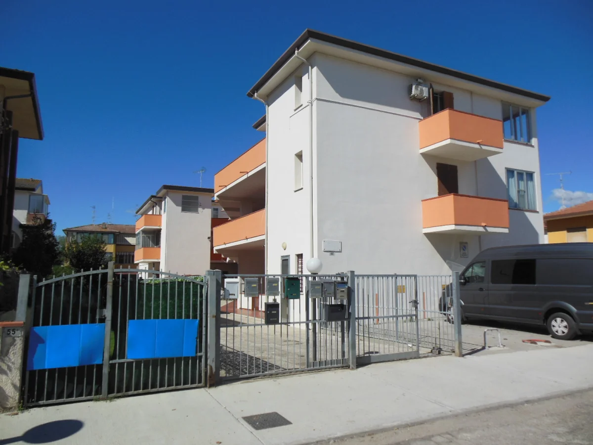 Lidi di Comacchio -Porto Garibaldi 100 meters from the beach for sale nice two-room apartment  with parking space and air conditioning