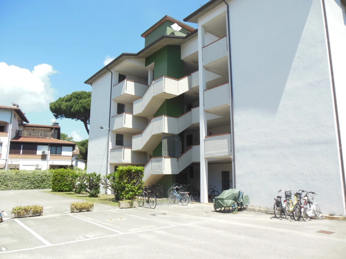 Ai Lidi di Comacchio - Lido Spina - zu verkaufen komfortables Studio-Apartment mit Veranda und Parkplatz, nur wenige Schritte vom Strand entfernt